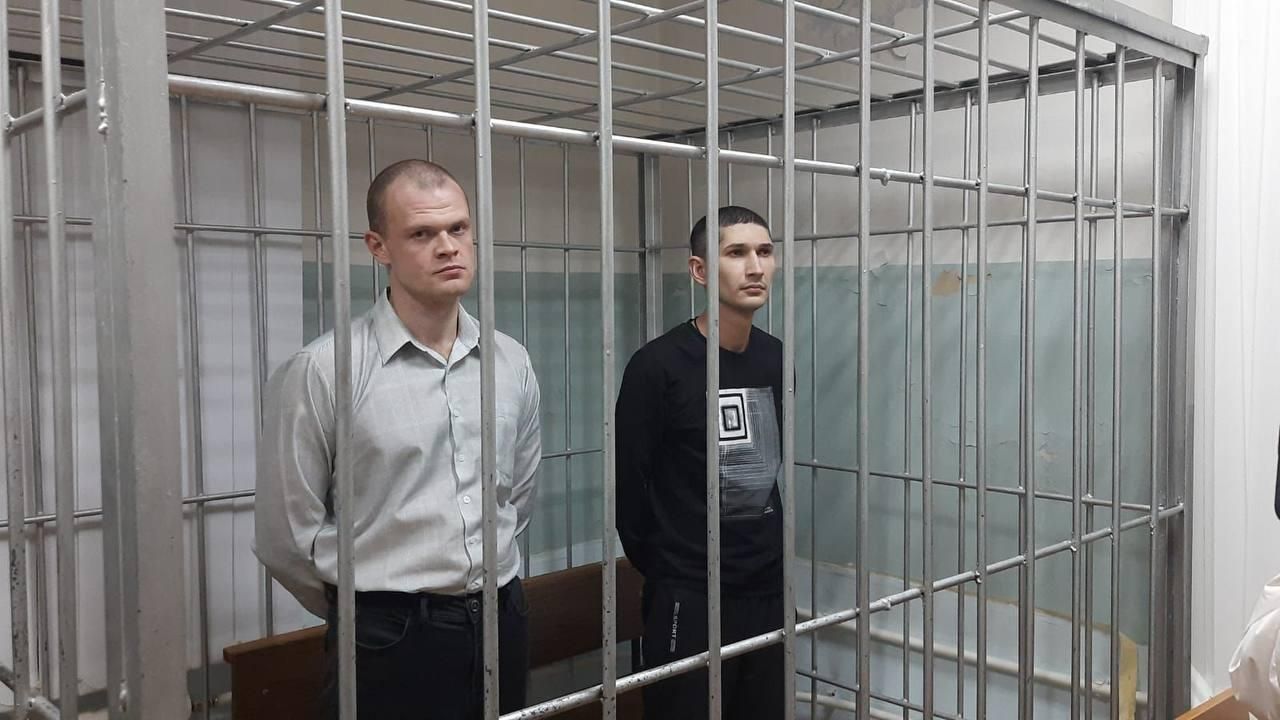 Обвиняемые в нападении на девушку из-за цвета волос в суде Каменска-Уральского Обвиняемые в нападении на девушку из-за цвета волос в суде Каменска-Уральского - РИА Новости, 1920, 23.10.2023