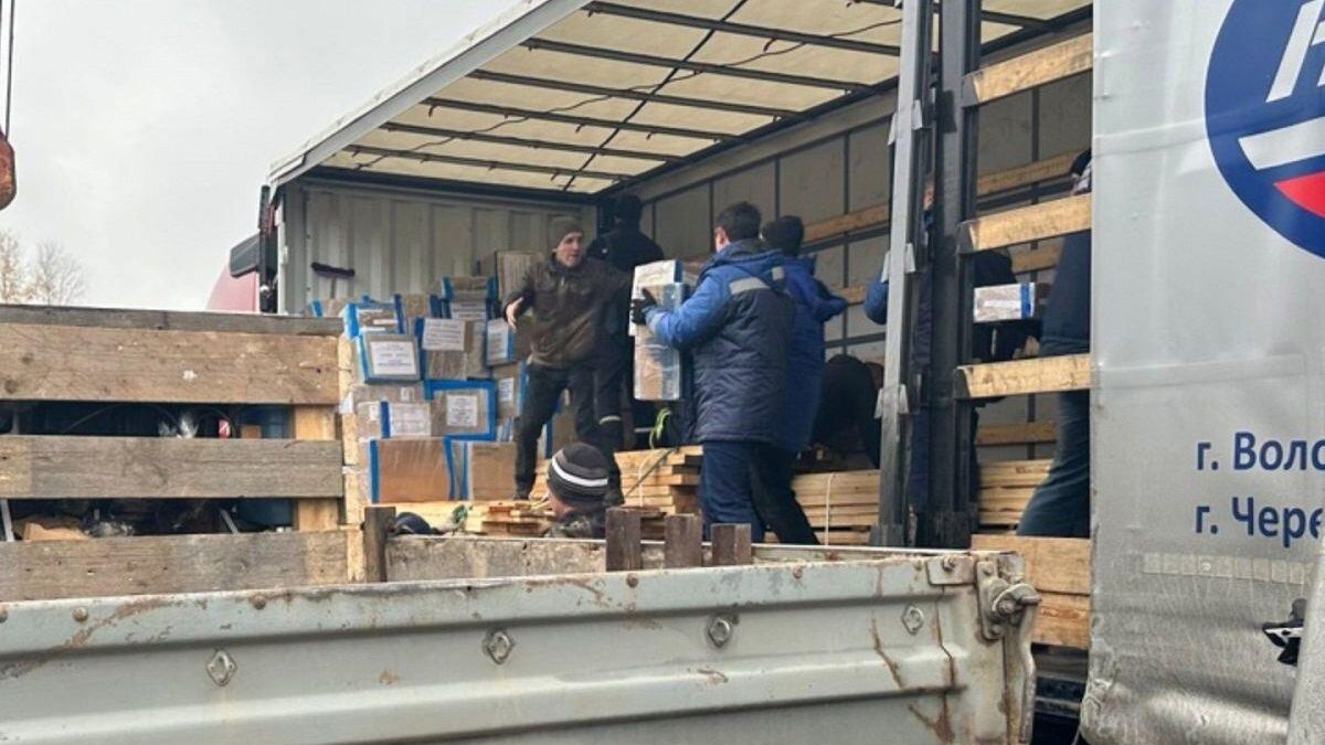 Новый мотор для УАЗа отправил житель Вологодской области другу в зону СВО - РИА Новости, 1920, 23.10.2023