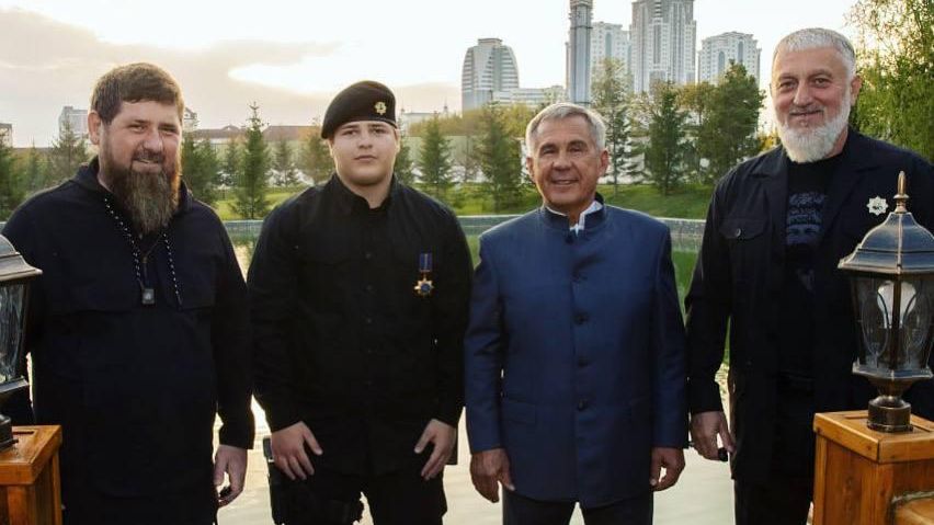 Адам Кадыров после вручения главой Татарстана Рустамом Миннихановым ордена Дуслык Адам Кадыров после вручения главой Татарстана Рустамом Миннихановым ордена Дуслык - РИА Новости, 1920, 24.10.2023