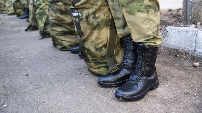 Призывники перед отправкой на службу в вооруженные силы РФ Призывники перед отправкой на службу в вооруженные силы РФ