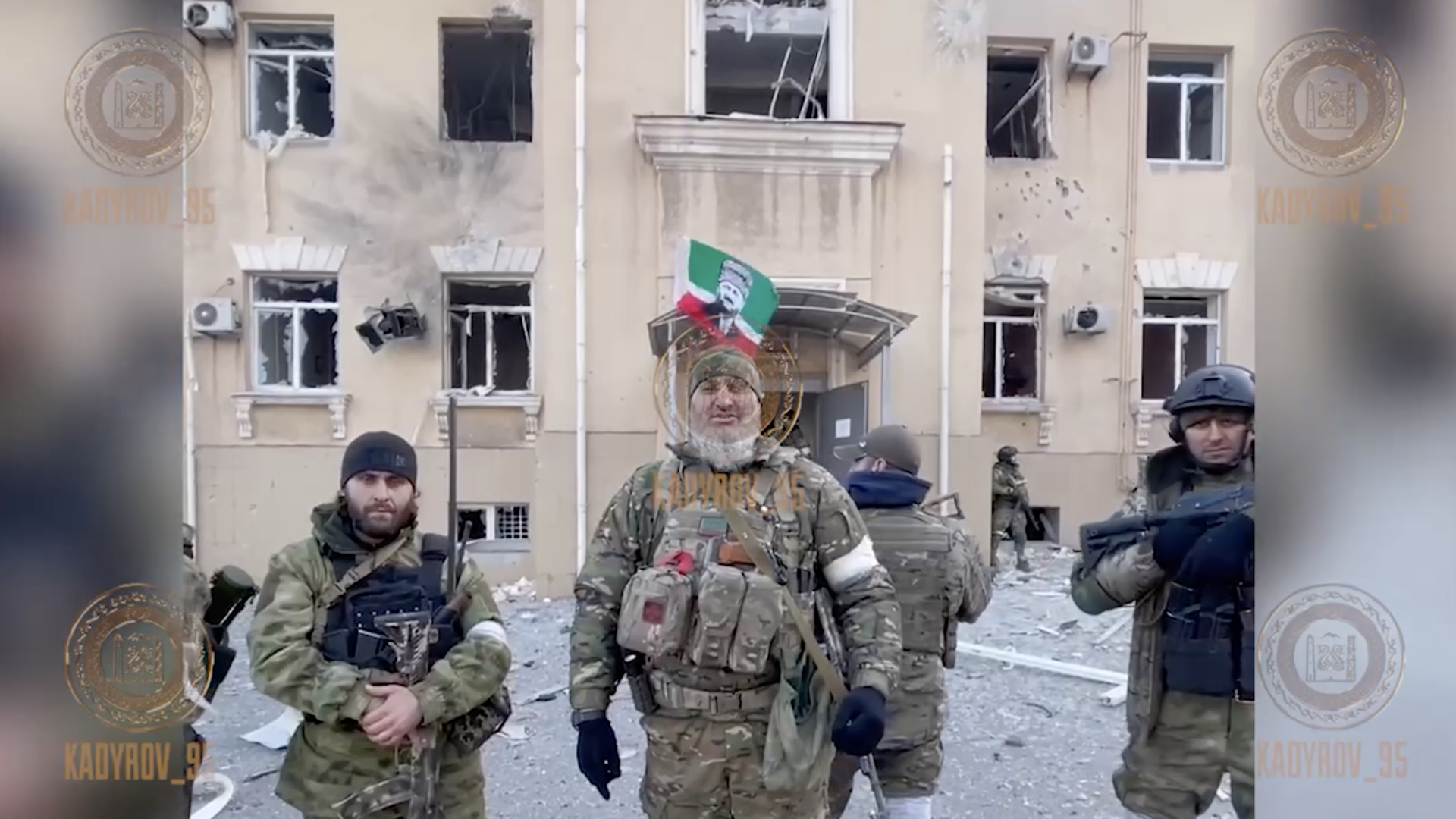 Руслан Геремеев во время водружения флага над зданием администрации Мариуполя Руслан Геремеев во время водружения флага над зданием администрации Мариуполя - РИА Новости, 1920, 25.10.2023