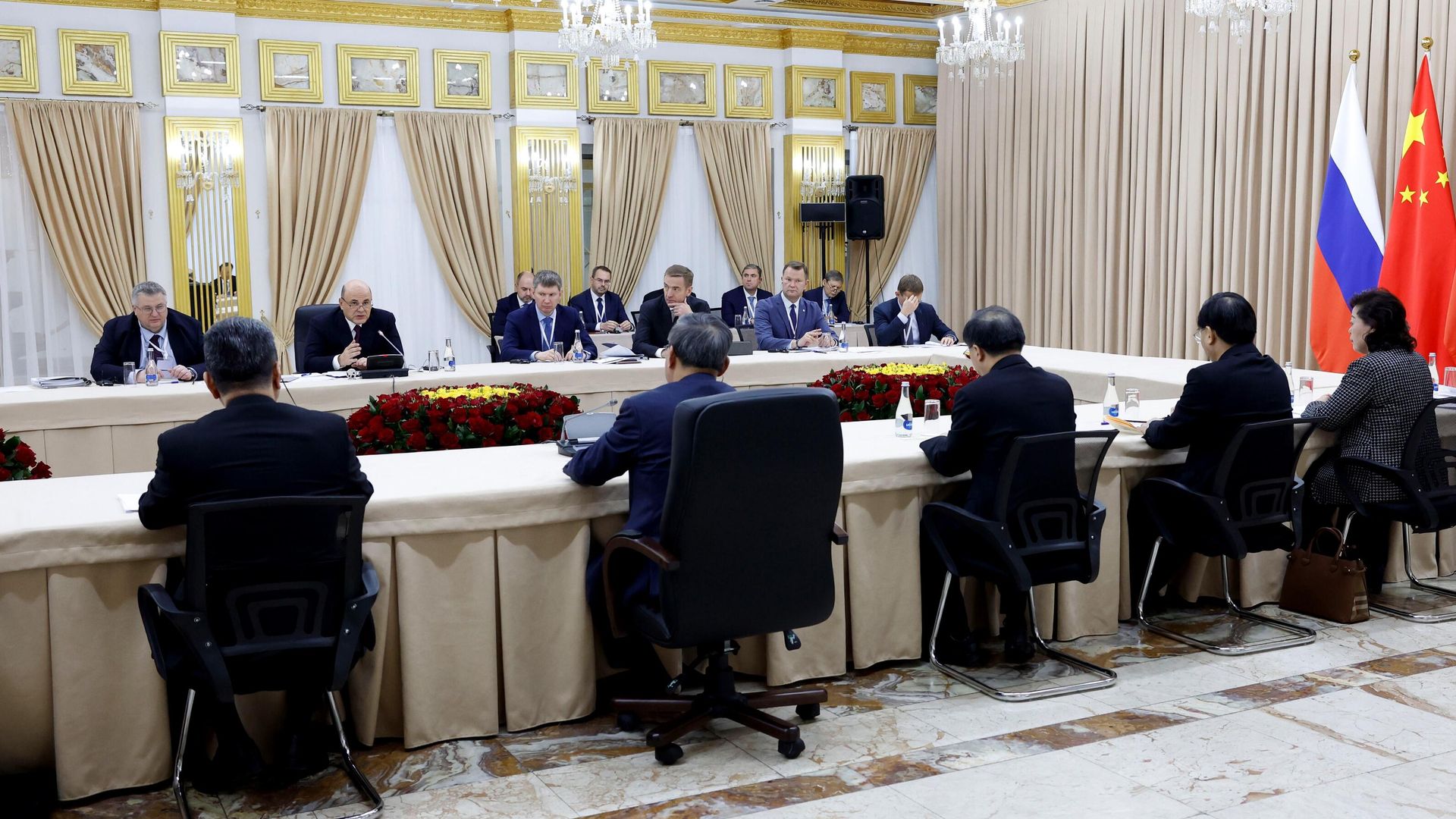 Председатель правительства РФ Михаил Мишустин во время двухсторонней встречи с премьером Госсовета КНР Ли Цяном в Бишкеке. 25 октября 2023 - РИА Новости, 1920, 25.10.2023
