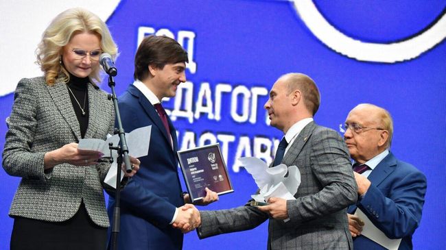 Кандауров на вручении премии Учитель года Кандауров на вручении премии Учитель года