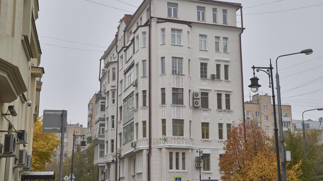 Дом 16/13 в 1-м Неопалимовском переулке в Москве