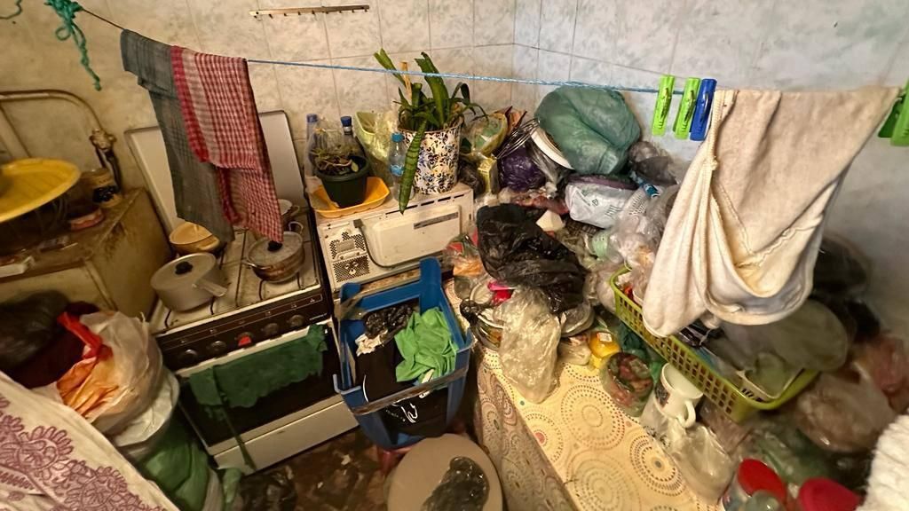 Квартира, в которой обнаружен малолетний ребенок с множественными телесными повреждениями Квартира, в которой обнаружен малолетний ребенок с множественными телесными повреждениями - РИА Новости, 1920, 28.10.2023