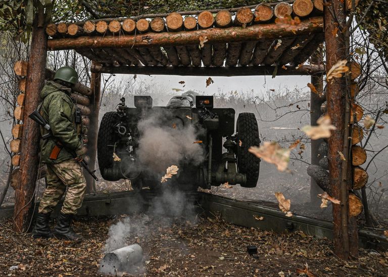 Военнослужащий гаубичного дивизиона мотострелкового полка ЦВО имени участника ВОВ Мугина Нагаева, сформированного и укомплектованного жителями Республики Башкортостана, ведет стрельбу из гаубицы Д-30 по позициям ВСУ на Краснолиманском направлении спецоперации Военнослужащий гаубичного дивизиона мотострелкового полка ЦВО имени участника ВОВ Мугина Нагаева, сформированного и укомплектованного жителями Республики Башкортостана, ведет стрельбу из гаубицы Д-30 по позициям ВСУ на Краснолиманском направлении спецоперации