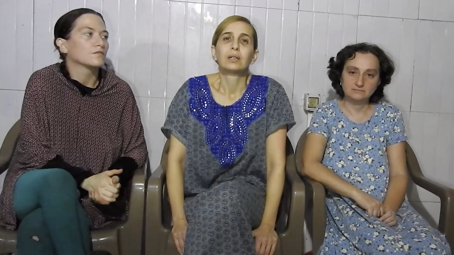 Стоп-кадр видео с израильскими заложниками, опубликованного ХАМАС Стоп-кадр видео с израильскими заложниками, опубликованного ХАМАС - РИА Новости, 1920, 30.10.2023