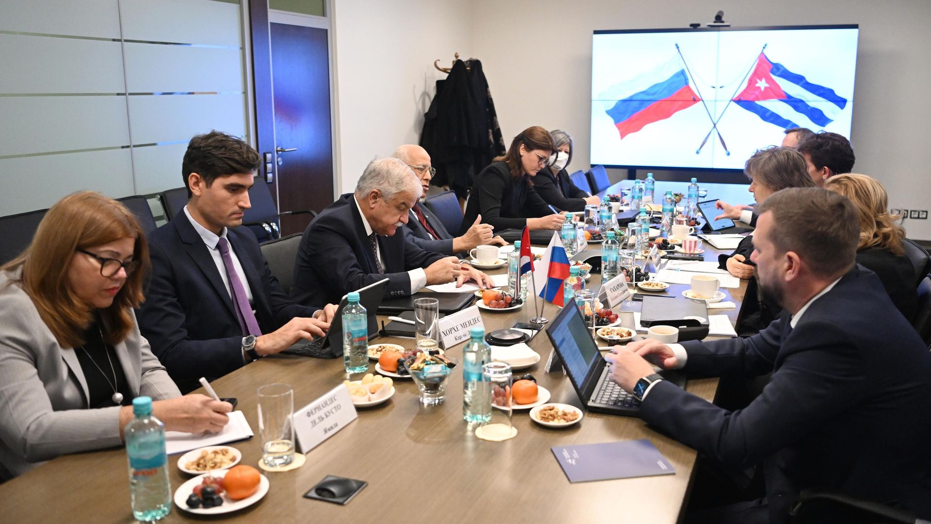 Генеральный директор АО Российский экспортный центр Вероника Никишина и заместитель председателя совета министров Кубы Рикардо Кабрисас Руис во время встречи в Москве Генеральный директор АО Российский экспортный центр Вероника Никишина и заместитель председателя совета министров Кубы Рикардо Кабрисас Руис во время встречи в Москве - РИА Новости, 1920, 30.10.2023