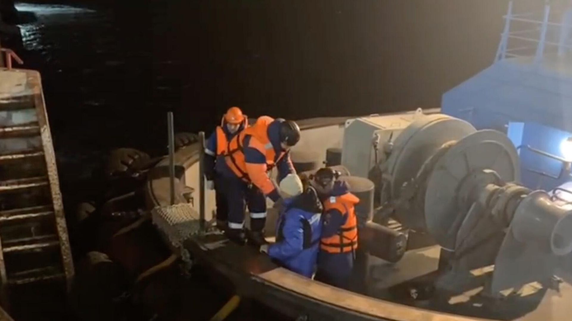 Магаданские спасатели эвакуируют больного моряка с танкера Глорилэнд в Охотском море Магаданские спасатели эвакуируют больного моряка с танкера Глорилэнд в Охотском море - РИА Новости, 1920, 01.11.2023