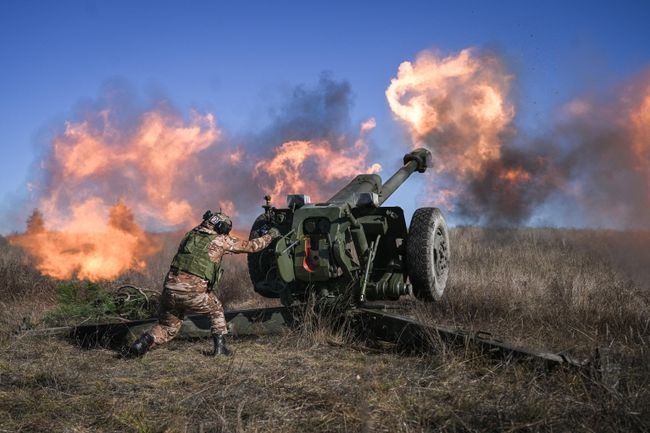 Стрельба из гаубицы Д-30 в зоне проведения спецоперации