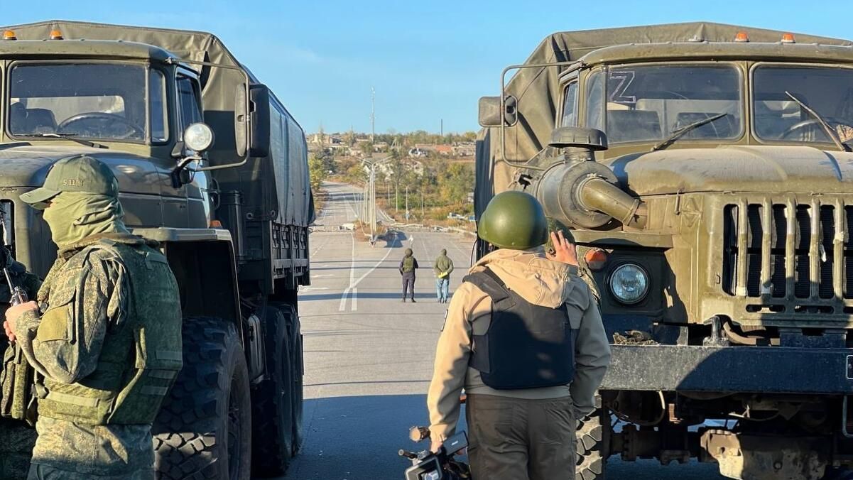 Представители российской стороны во время обмена пленными Представители российской стороны во время обмена пленными - РИА Новости, 1920, 01.10.2024