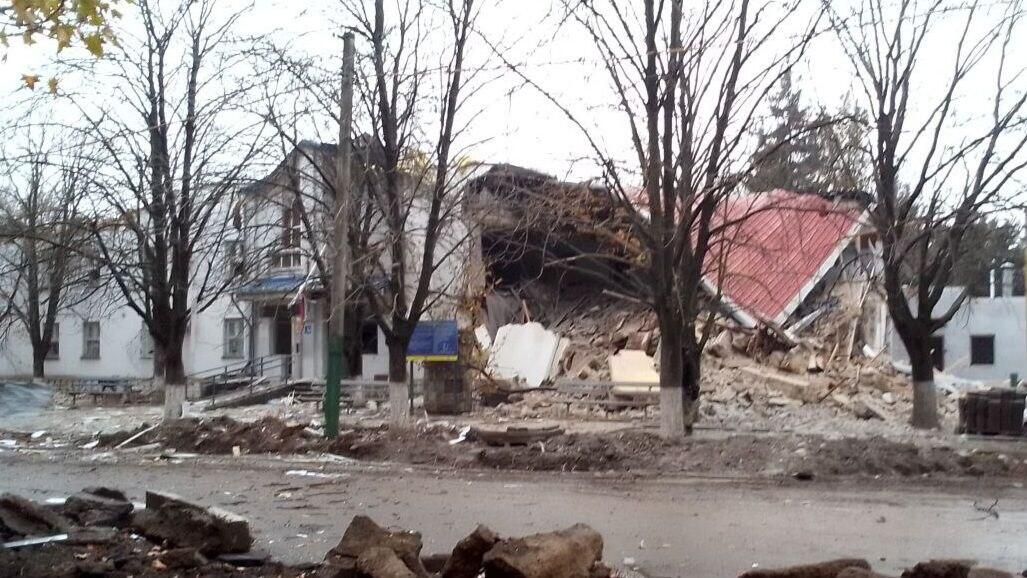 Последствие обстрела ракетами здания Социального фонда и службы занятости в Чаплинке, Херсонская область Последствие обстрела ракетами здания Социального фонда и службы занятости в Чаплинке, Херсонская область - РИА Новости, 1920, 03.11.2023