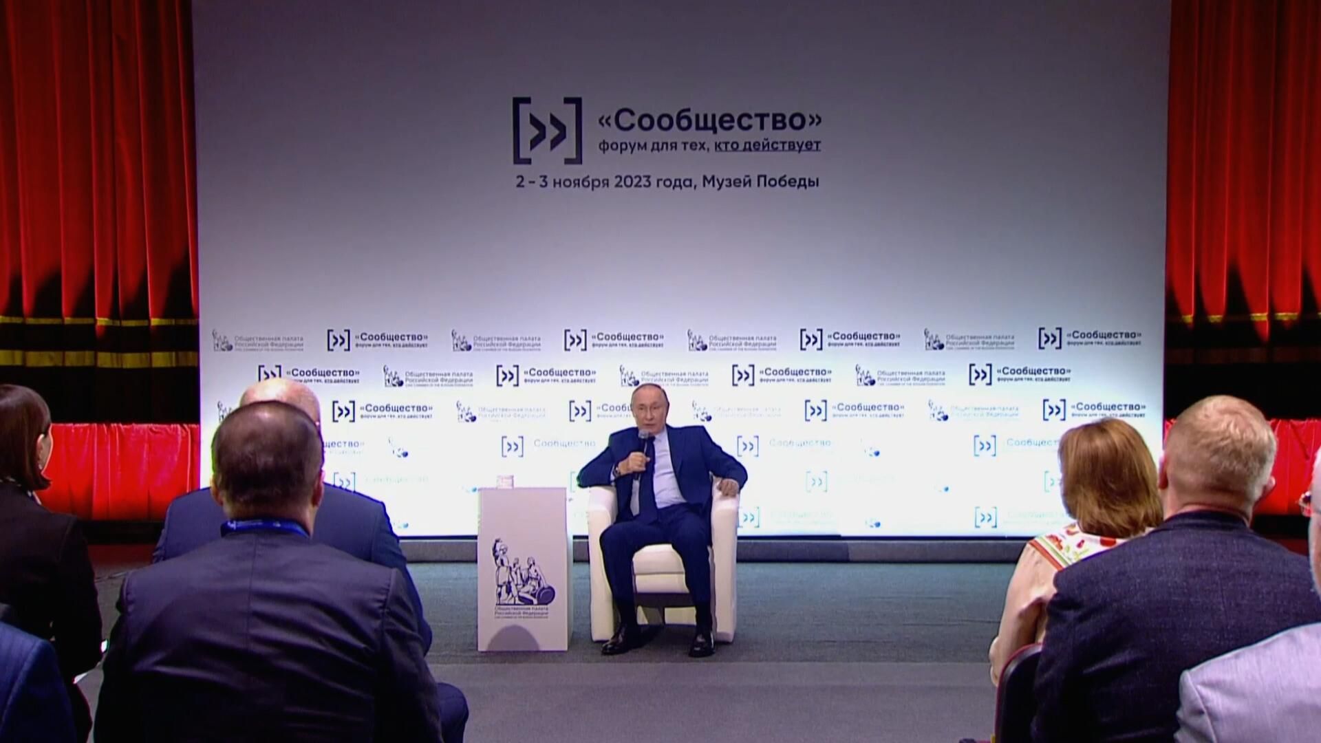 Путин: Если бы к русскому языку относились нормально, на Украине не было бы переворотов Путин: Если бы к русскому языку относились нормально, на Украине не было бы переворотов - РИА Новости, 1920, 03.11.2023