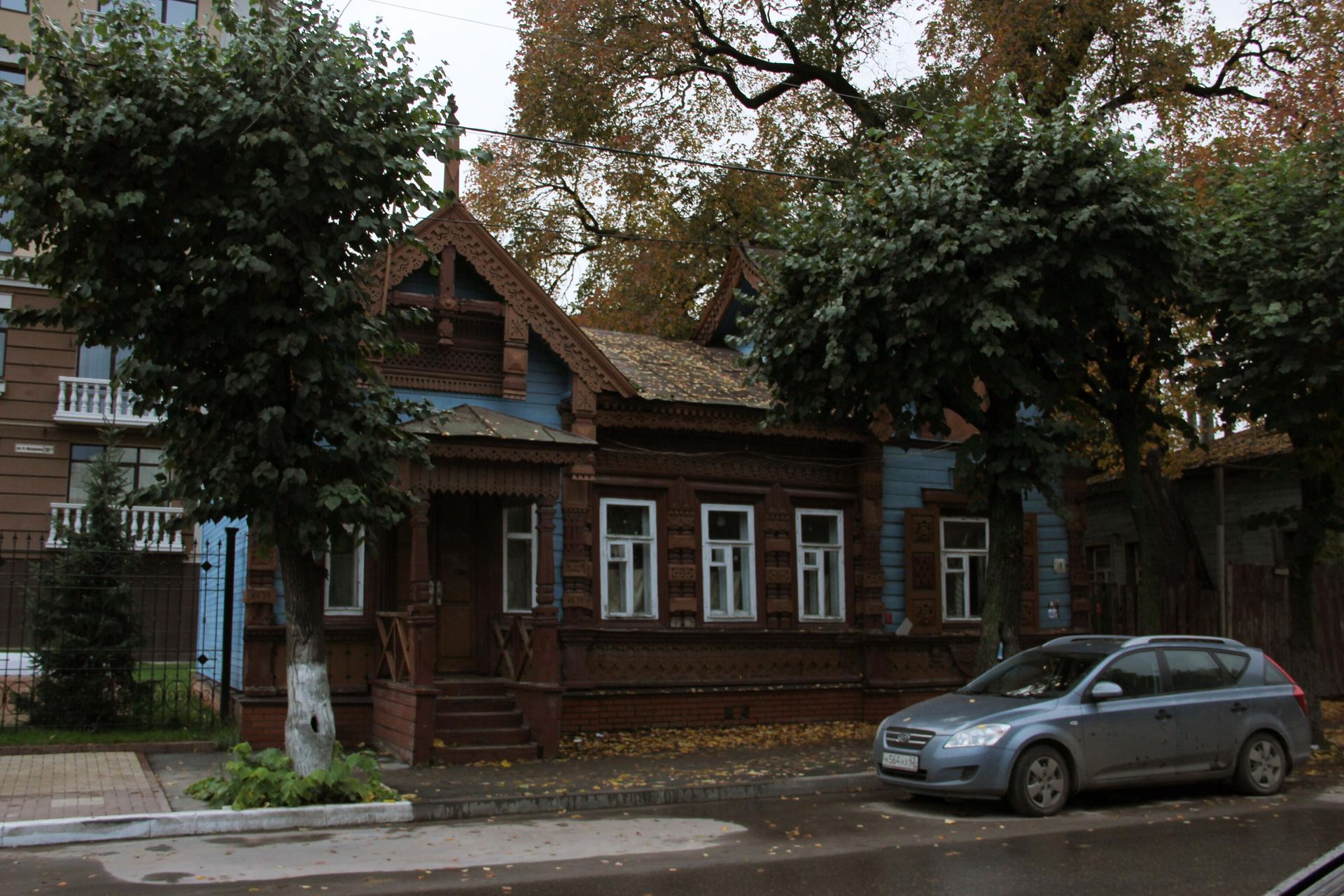 Резной деревяный дом на улице Салтыкова-Щедрина в Рязани - РИА Новости, 1920, 07.06.2026