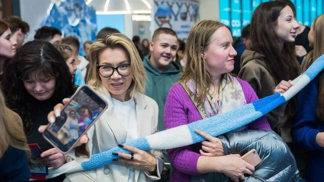 Посетители на стенде  Югры на международной выставке Россия на ВДНХ
