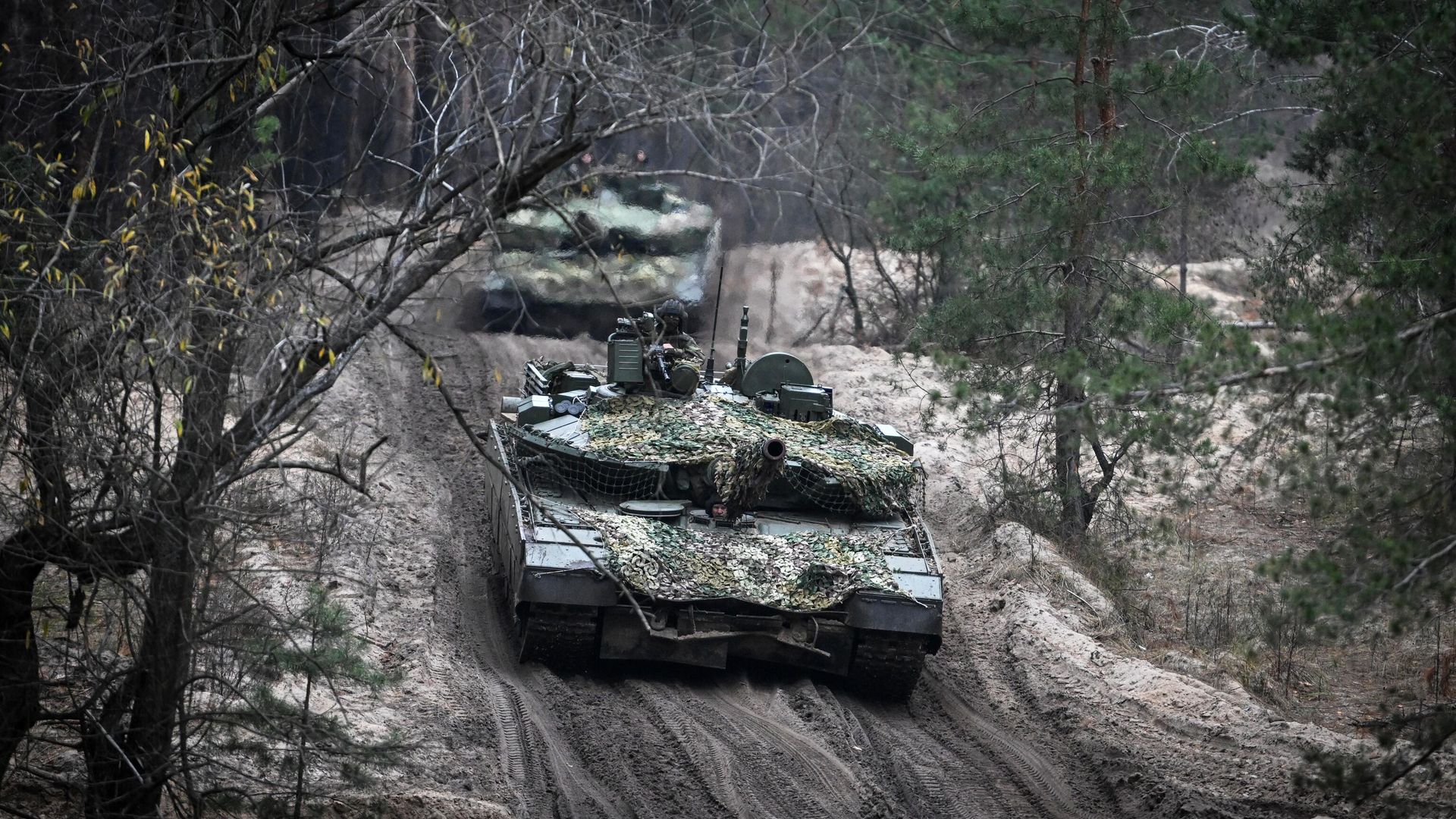 Боевая работа экипажей танков Т-80 в зоне СВО Боевая работа экипажей танков Т-80 в зоне СВО - РИА Новости, 1920, 10.02.2024