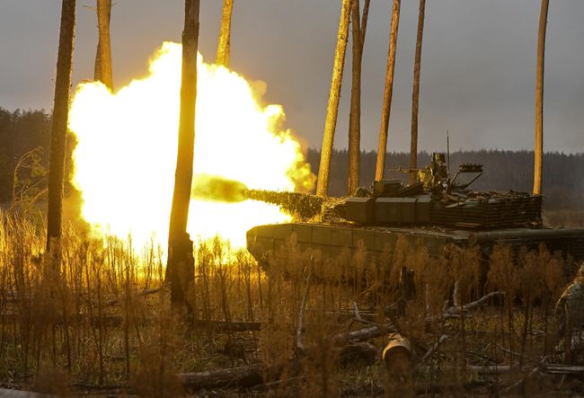 Танк Т-80 ВС РФ на огневой позиции на Краснолиманском направлении спецоперации
