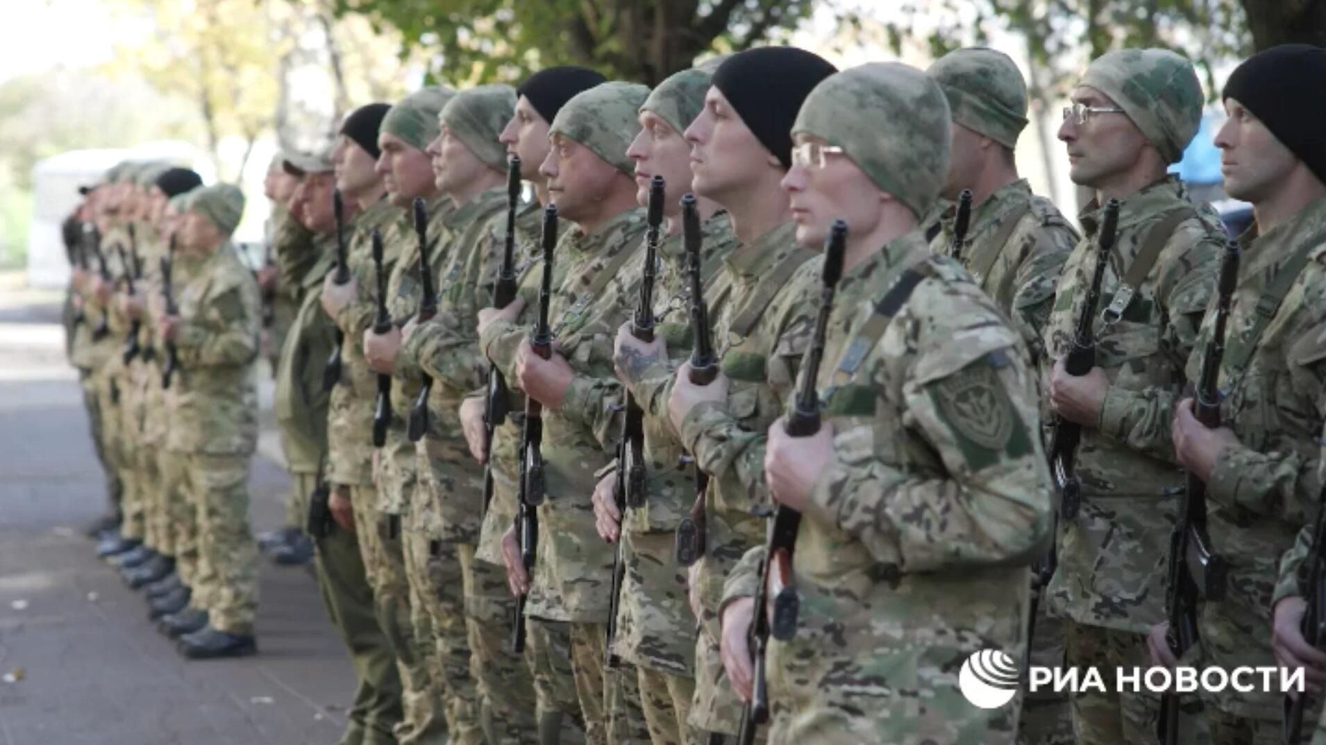 Бойцы батальона имени Богдана Хмельницкого, первого подразделения, состоящего из бывших украинских военнопленных, принесли присягу России Бойцы батальона имени Богдана Хмельницкого, первого подразделения, состоящего из бывших украинских военнопленных, принесли присягу России - РИА Новости, 1920, 07.11.2023