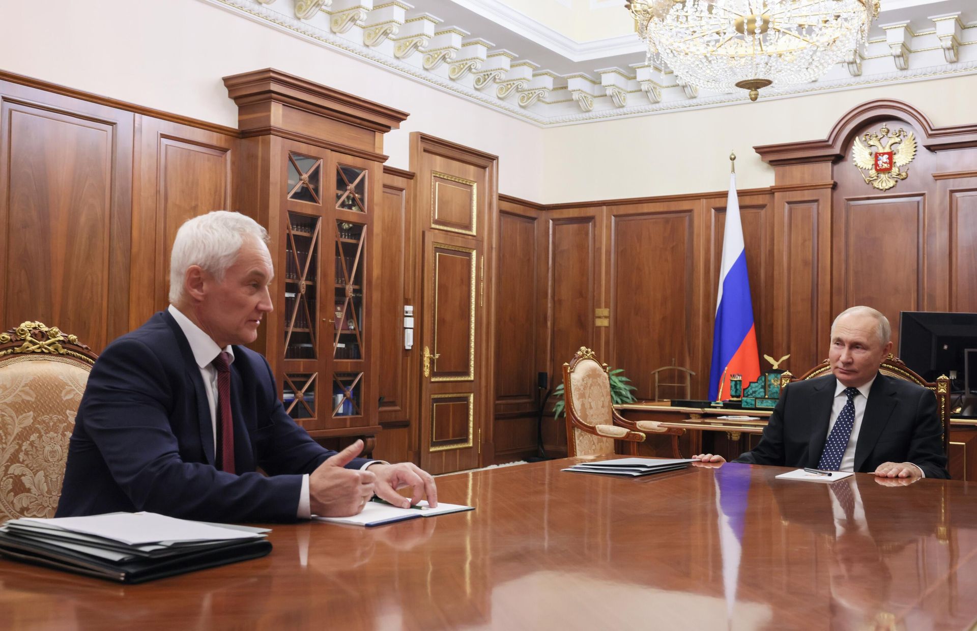 Президент РФ Владимир Путин и первый заместитель председателя правительства РФ Андрей Белоусов во время встречи. - РИА Новости, 1920, 31.10.2025