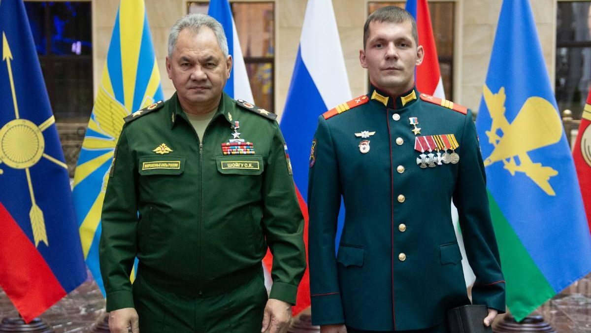 Житель Липецкой области Юрий Щербаков, командующий отделением противотанковых управляемых ракет в зоне СВО, после присвоения ему звания Героя России Житель Липецкой области Юрий Щербаков, командующий отделением противотанковых управляемых ракет в зоне СВО, после присвоения ему звания Героя России - РИА Новости, 1920, 07.11.2023