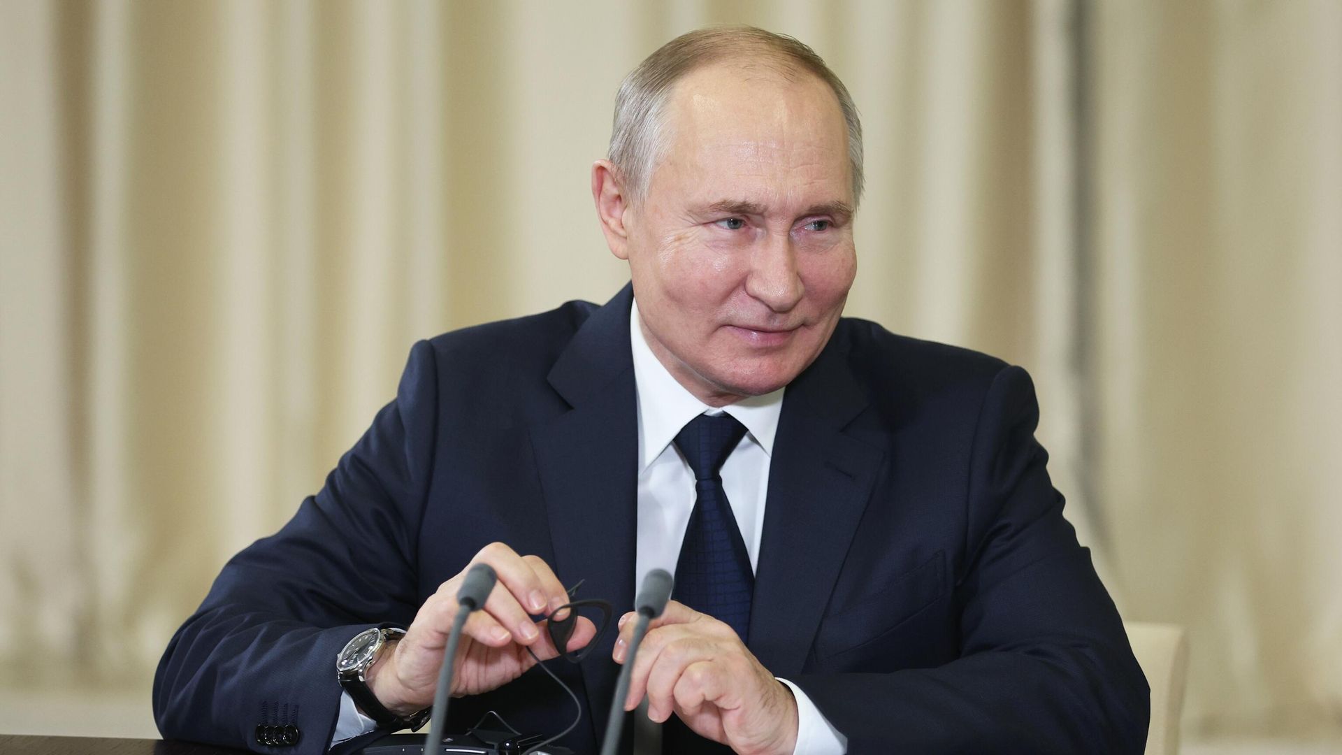 Президент России Владимир Путин во время встречи с заместителем председателя Центрального военного совета КНР Чжаном Юсей в Ново-Огарево. 8 ноября 2023 Президент России Владимир Путин во время встречи с заместителем председателя Центрального военного совета КНР Чжаном Юсей в Ново-Огарево. 8 ноября 2023 - РИА Новости, 1920, 08.11.2023