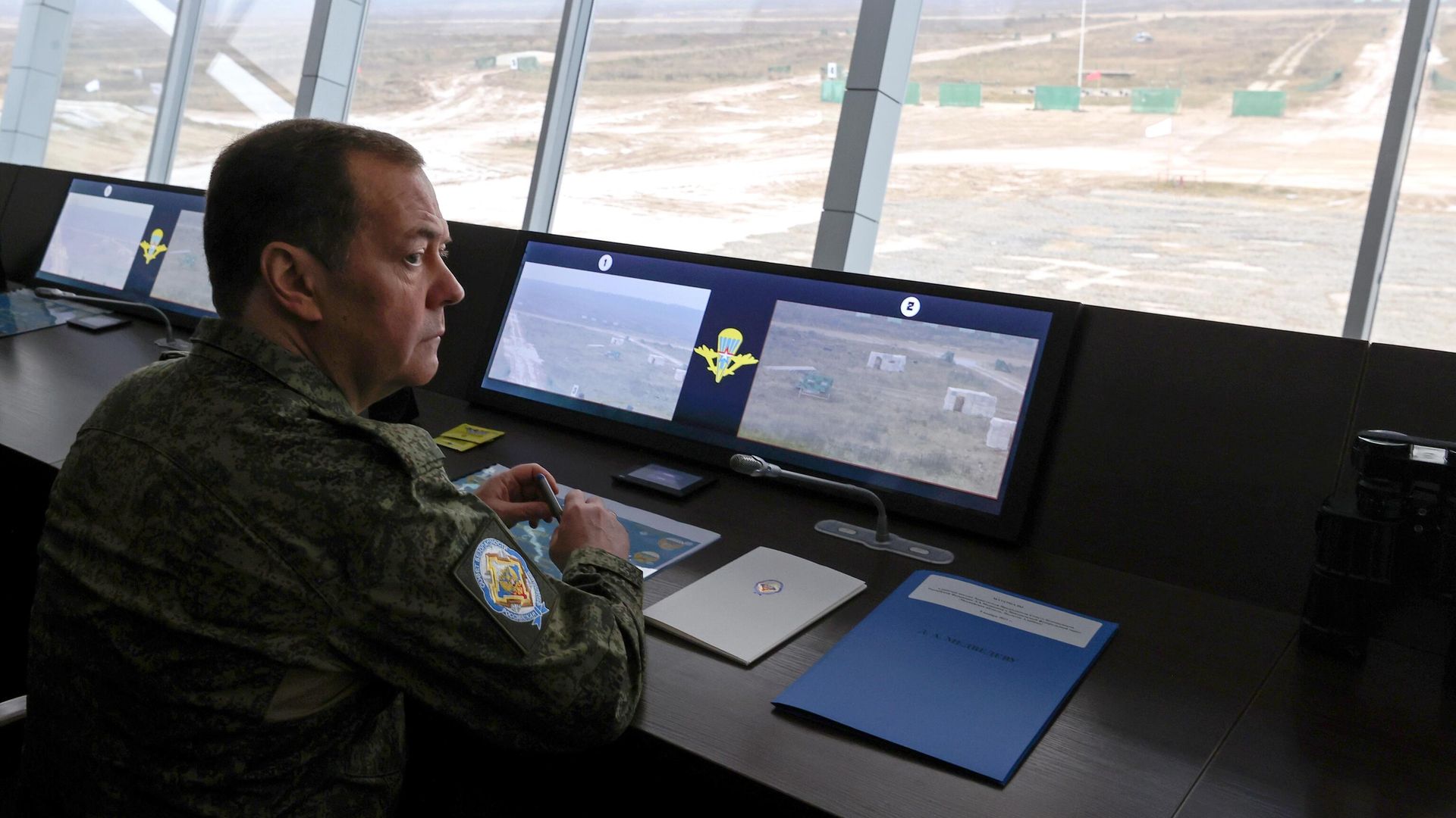 Заместитель председателя Совета безопасности РФ Дмитрий Медведев во время посещения полигона Алабино в Московской области Заместитель председателя Совета безопасности РФ Дмитрий Медведев во время посещения полигона Алабино в Московской области - РИА Новости, 1920, 09.11.2023