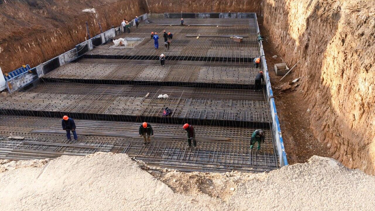 Строительство подземной школы в поселке Коротыч в Харьковской области на Украине Строительство подземной школы в поселке Коротыч в Харьковской области на Украине - РИА Новости, 1920, 09.11.2023