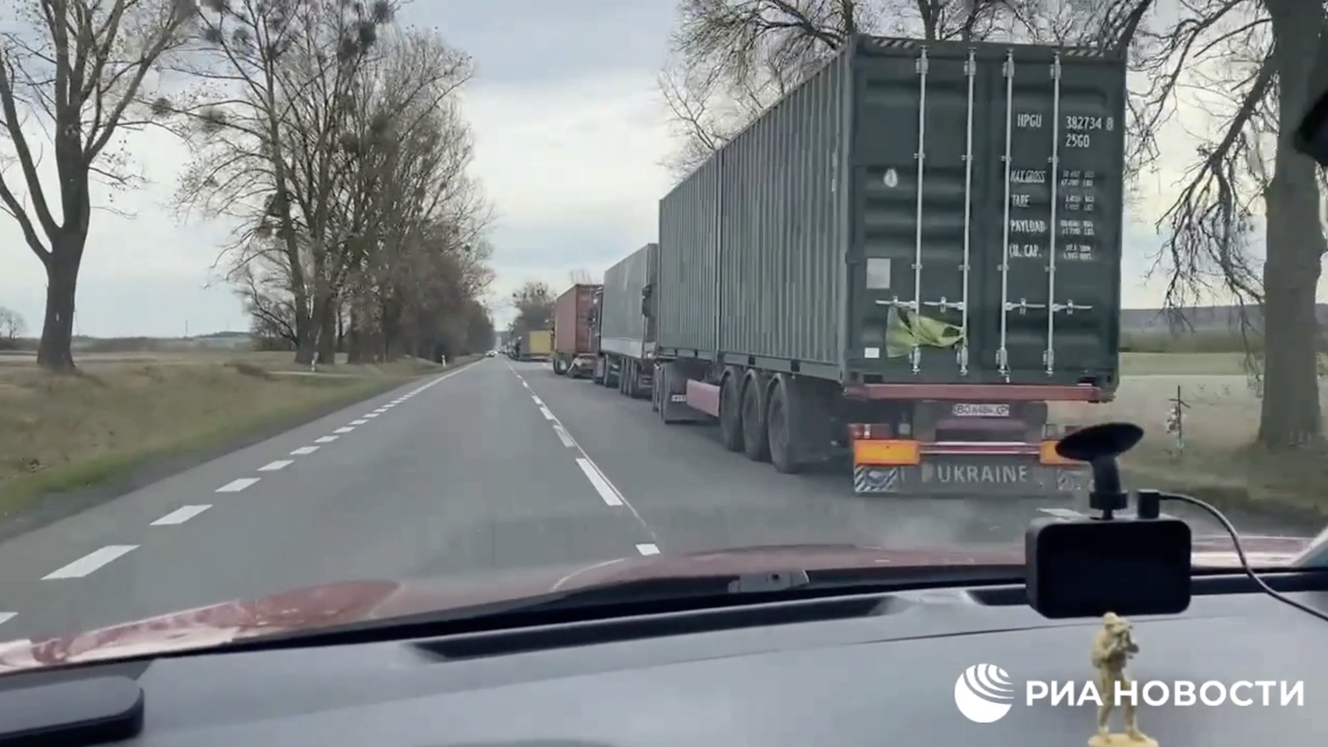 Большегрузные автомобили в очереди перед польско-украинской границей Большегрузные автомобили в очереди перед польско-украинской границей - РИА Новости, 1920, 20.02.2024
