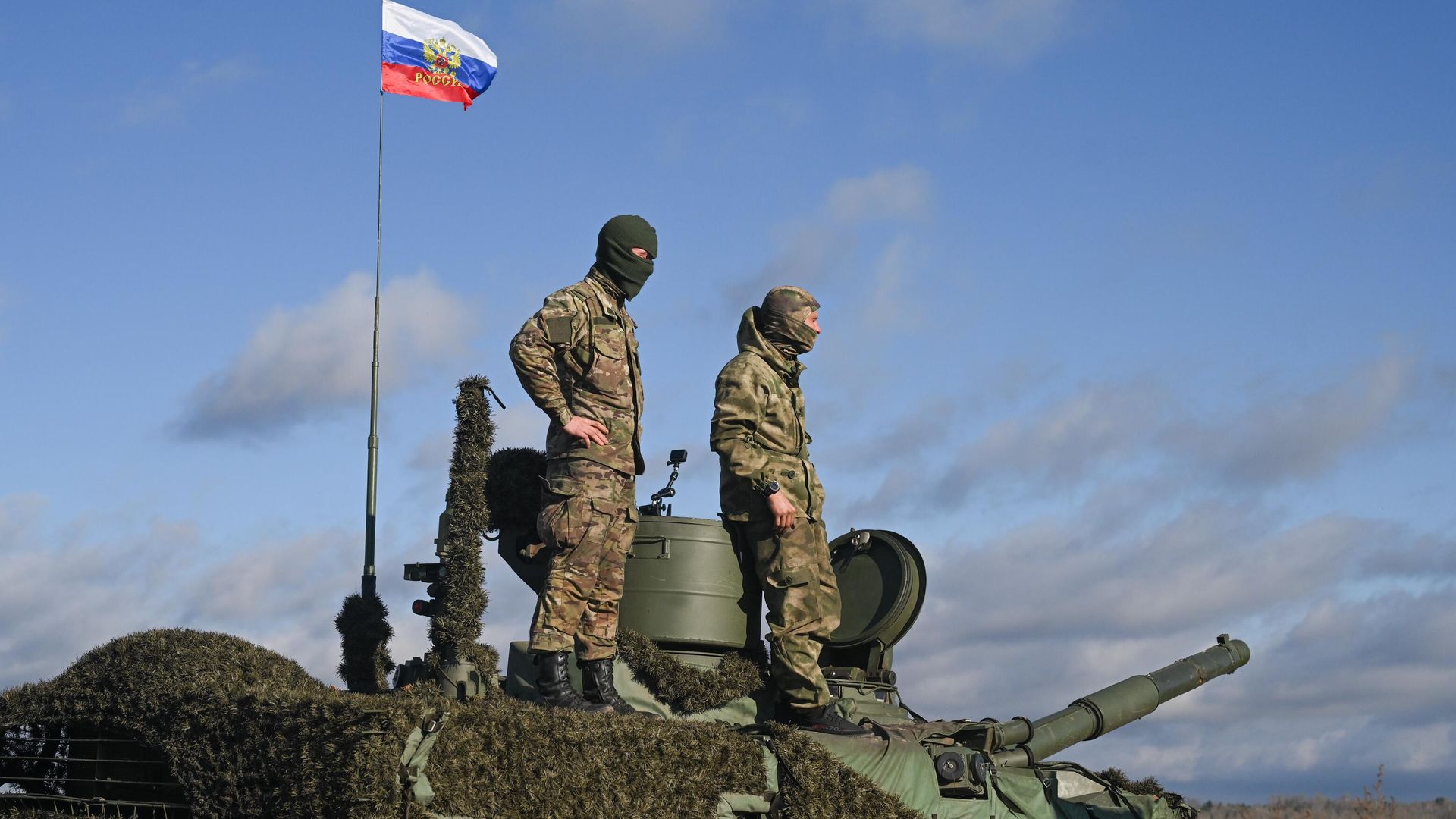 Российские военнослужащие на танке Т-90М Прорыв в зоне проведения спецоперации Российские военнослужащие на танке Т-90М Прорыв в зоне проведения спецоперации - РИА Новости, 1920, 08.02.2024