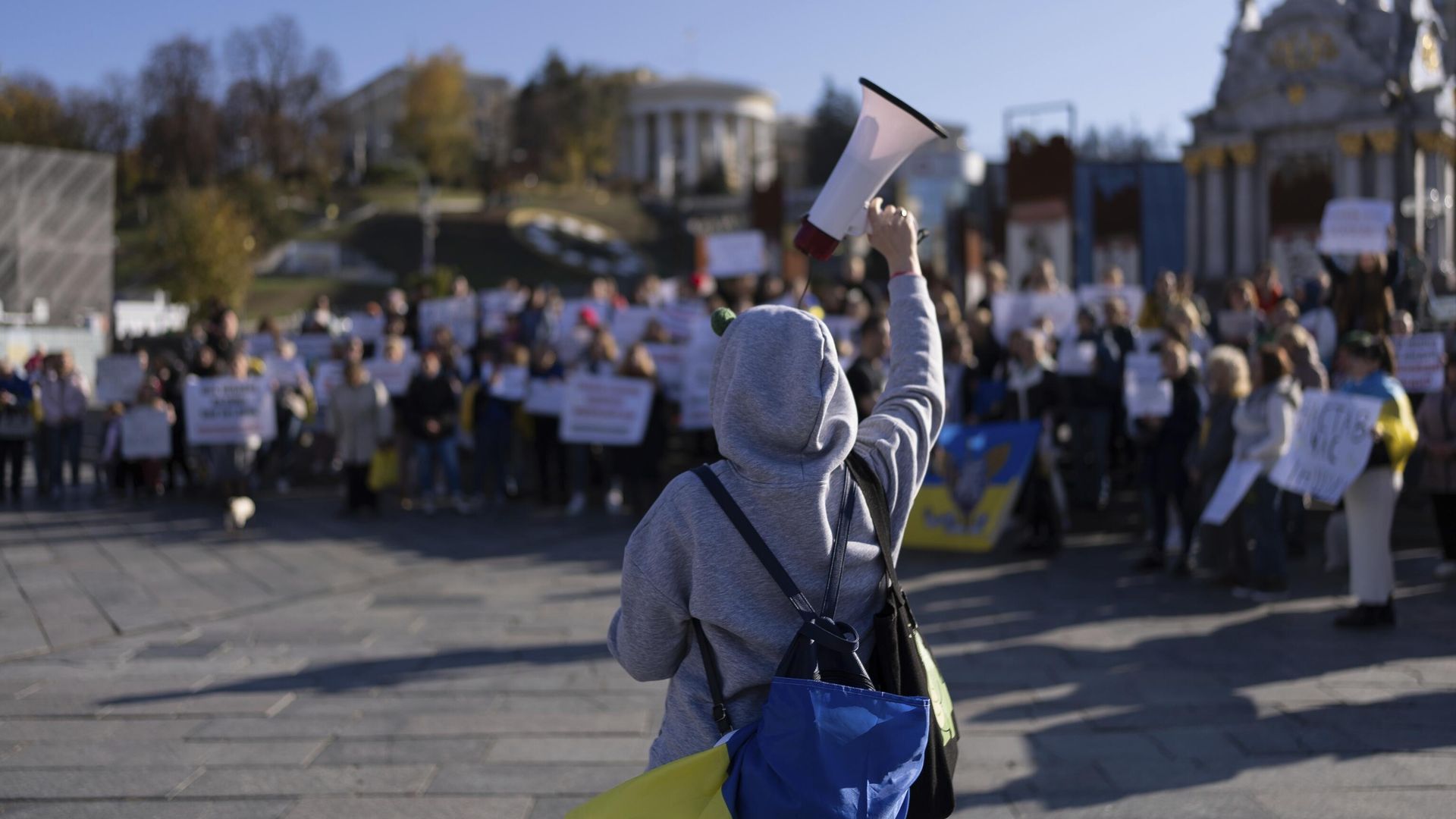 Участники митинга с требованием провести демобилизацию военнослужащих ВСУ, находящихся на фронте с февраля 2022 года, в Киеве Участники митинга с требованием провести демобилизацию военнослужащих ВСУ, находящихся на фронте с февраля 2022 года, в Киеве - РИА Новости, 1920, 12.11.2023