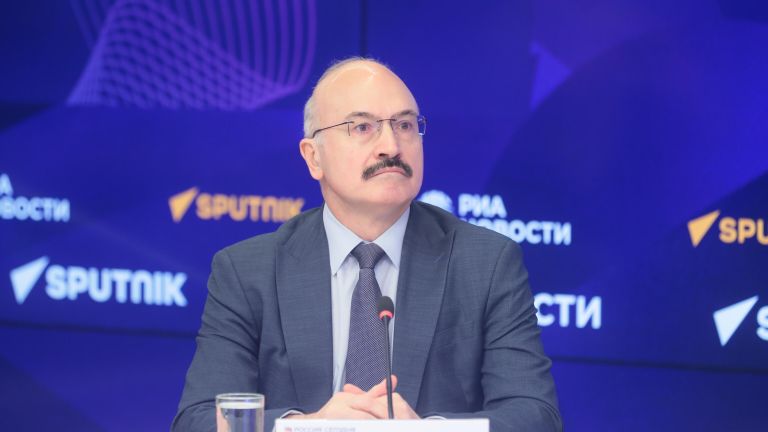 Председатель Комитета ГосДумы Федерального Собрания РФ по науке и высшему образованию Сергей Кабышев во время награждения лауреатов конкурса молодых ученых РАО Председатель Комитета ГосДумы Федерального Собрания РФ по науке и высшему образованию Сергей Кабышев во время награждения лауреатов конкурса молодых ученых РАО