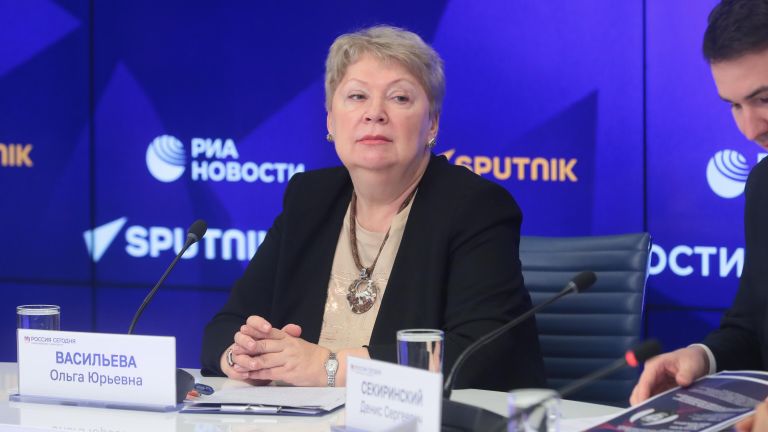 Президент Российской академии образования Ольга Васильева во время награждения лауреатов Конкурса молодых ученых РАО Президент Российской академии образования Ольга Васильева во время награждения лауреатов Конкурса молодых ученых РАО