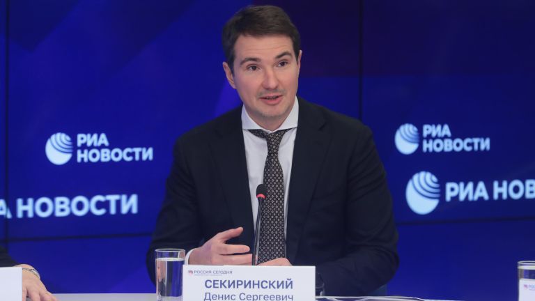 Заместитель министра науки и высшего образования РФ Денис Секиринский во время награждения лауреатов конкурса молодых ученых РАО Заместитель министра науки и высшего образования РФ Денис Секиринский во время награждения лауреатов конкурса молодых ученых РАО