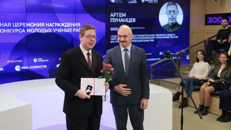 Лауреат конкурса молодых ученых РАО Артем Пунанцев Лауреат конкурса молодых ученых РАО Артем Пунанцев