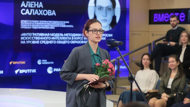 Лауреат конкурса молодых ученых РАО Алена Салахова Лауреат конкурса молодых ученых РАО Алена Салахова