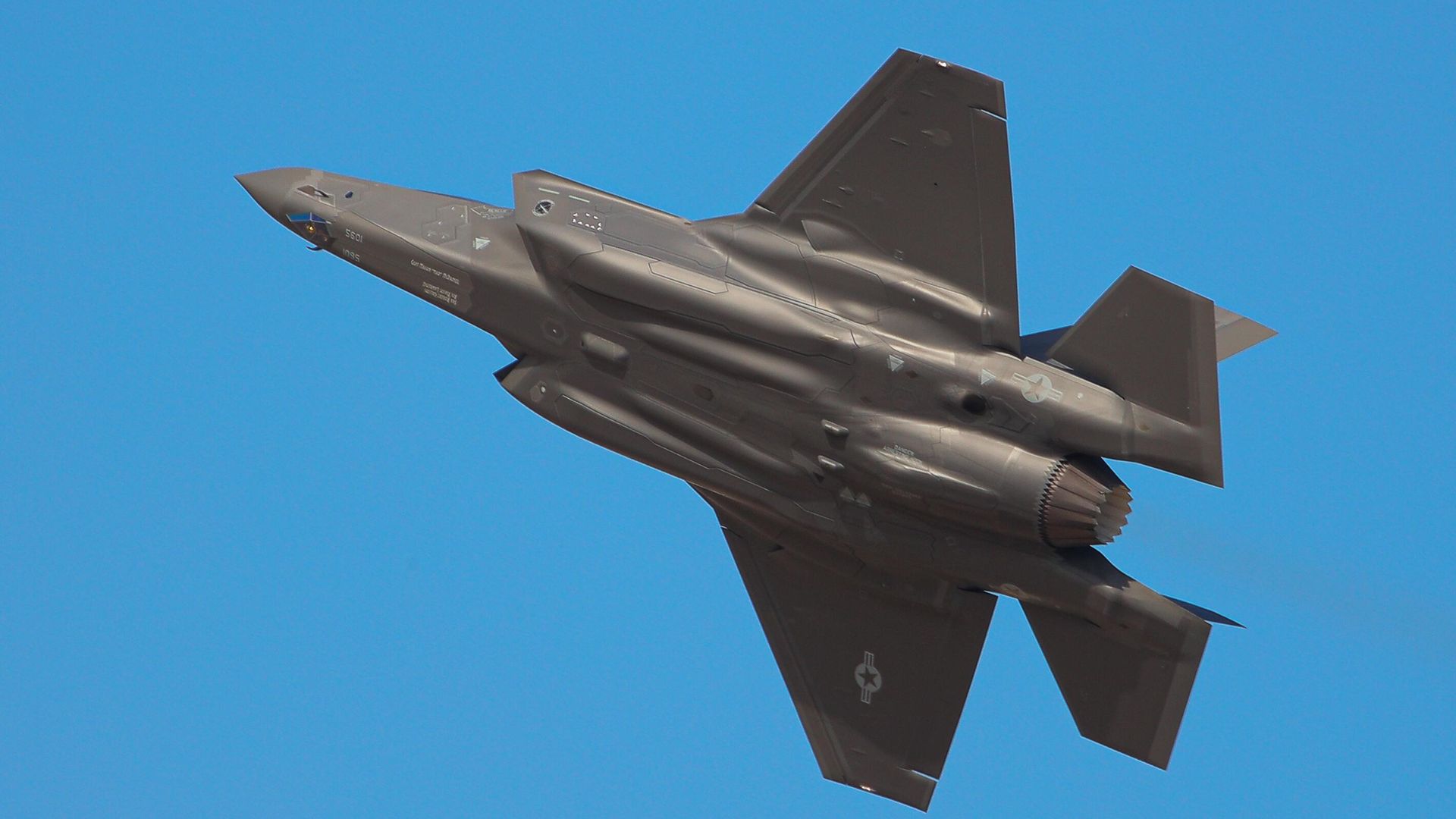 Самолет F-35 Самолет F-35 - РИА Новости, 1920, 28.04.2026