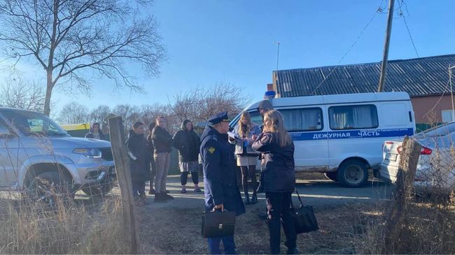 Сотрудники Прокуратуры Приморского края в посёлке Оленевод, где местная жительница убила своего новорожденного ребенка