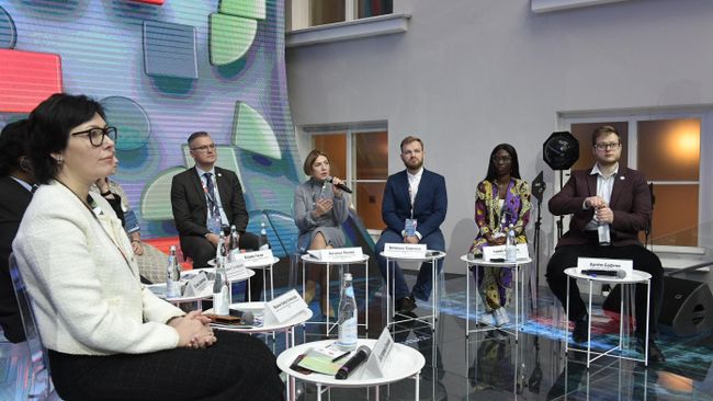 Участники панельной дискуссии Новые технологии в культуре и искусстве: тенденции, риски, открытия Участники панельной дискуссии Новые технологии в культуре и искусстве: тенденции, риски, открытия