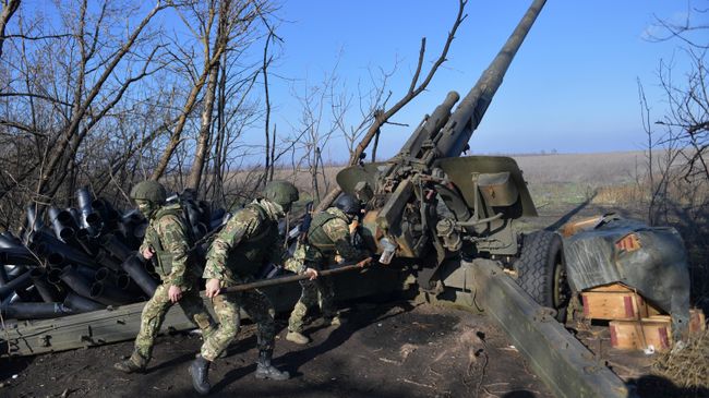Артиллеристы ВС РФ ведут огонь в зоне СВО