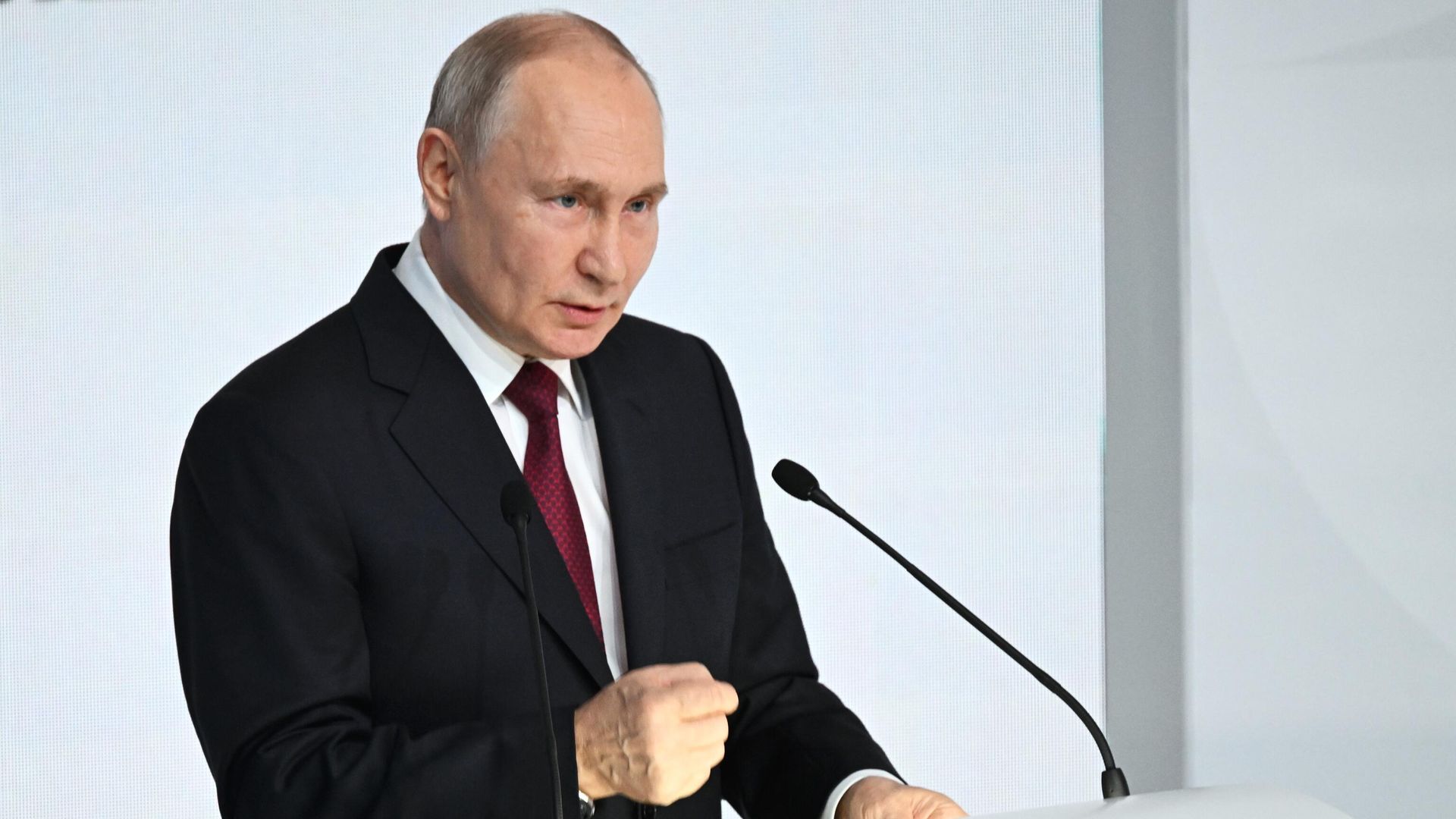 Владимир Путин выступает на пленарном заседании в рамках IX международного культурного форума в Санкт-Петербурге Владимир Путин выступает на пленарном заседании в рамках IX международного культурного форума в Санкт-Петербурге - РИА Новости, 1920, 17.11.2023