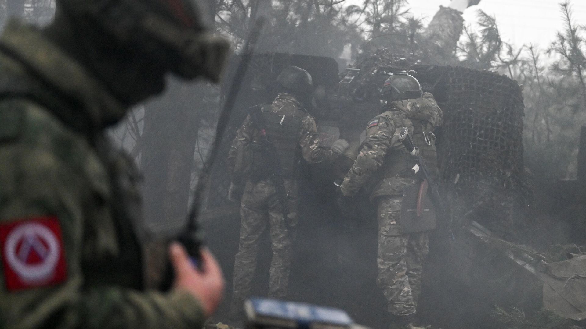 Российские военные ведут огонь по позициям ВСУ Российские военные ведут огонь по позициям ВСУ - РИА Новости, 1920, 12.12.2023