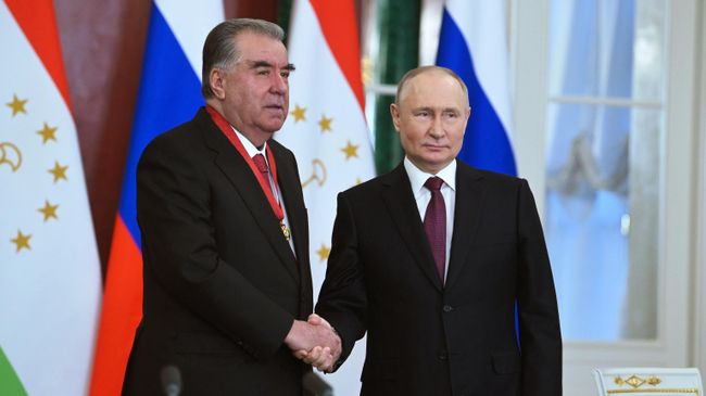 Президент РФ Владимир Путин и президент Таджикистана Эмомали Рахмон