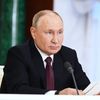 Президент РФ Владимир Путин во время выступления с президентом Таджикистана Эмомали Рахмоном с заявлениями для СМИ по итогам встречи в Москве