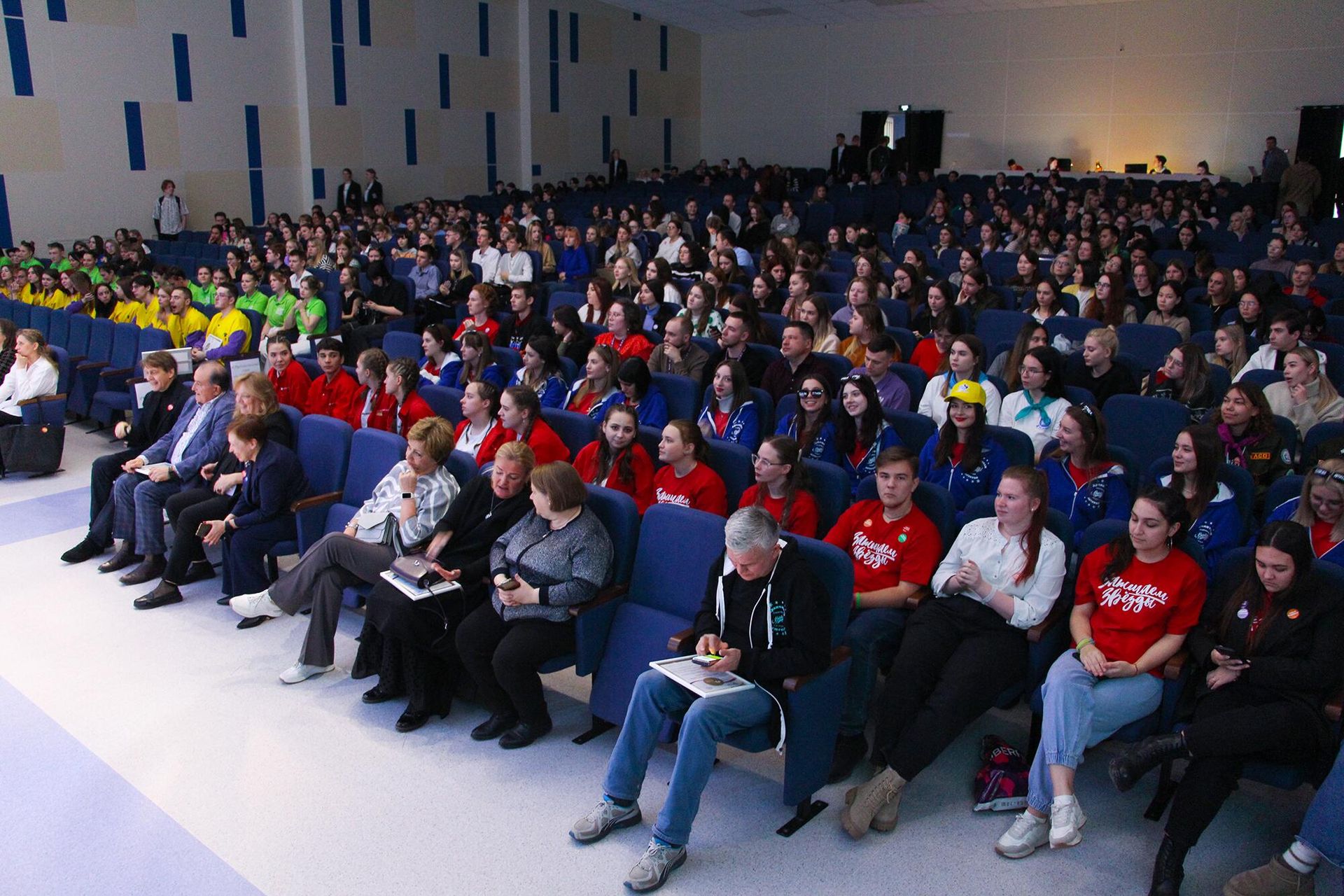 Студенты и преподаватели НГПУ на праздничном концерте Студенты и преподаватели НГПУ на праздничном концерте - РИА Новости, 1920, 23.11.2023