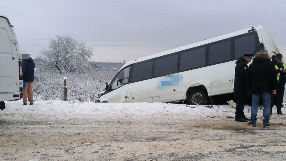 На месте ДТП с участием экскурсионного автобуса в Калужской области На месте ДТП с участием экскурсионного автобуса в Калужской области - РИА Новости, 1920, 25.11.2023
