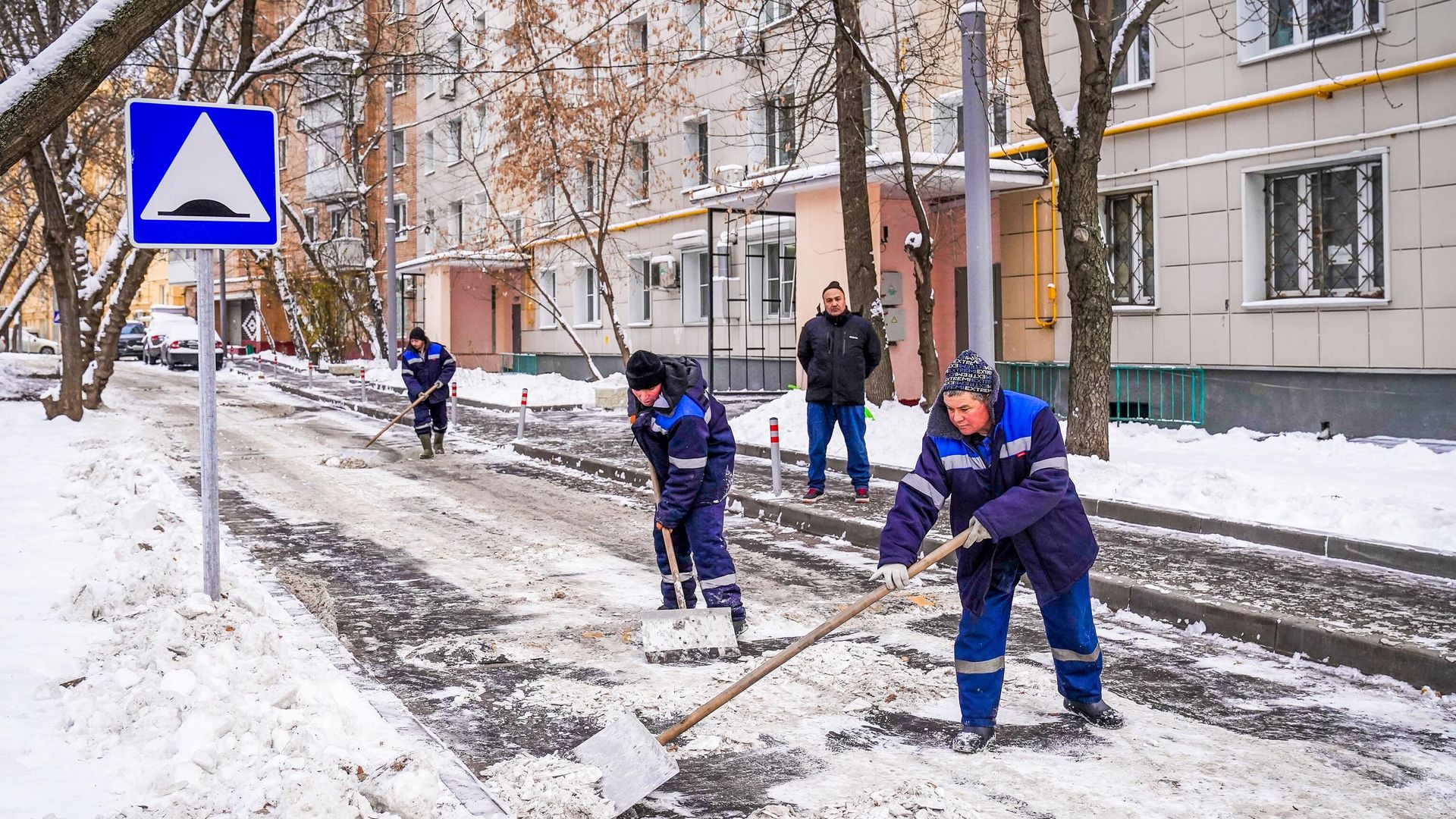 Уборка снега в Москве Уборка снега в Москве - РИА Новости, 1920, 07.01.2026