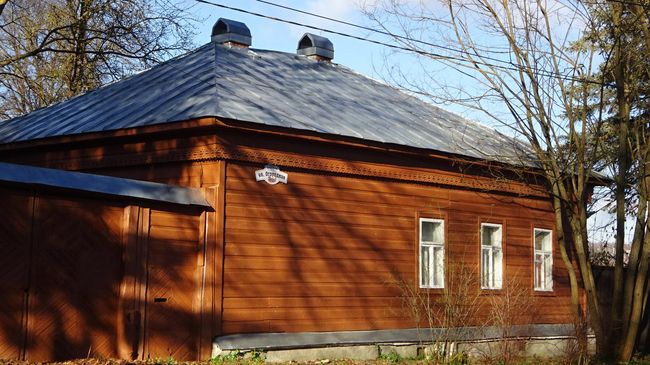 Тарусский музей семьи Цветаевых, флигель (1903 г.) Тарусский музей семьи Цветаевых, флигель (1903 г.)