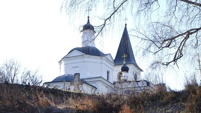 Воскресенская церковь, вид с Оки Воскресенская церковь, вид с Оки