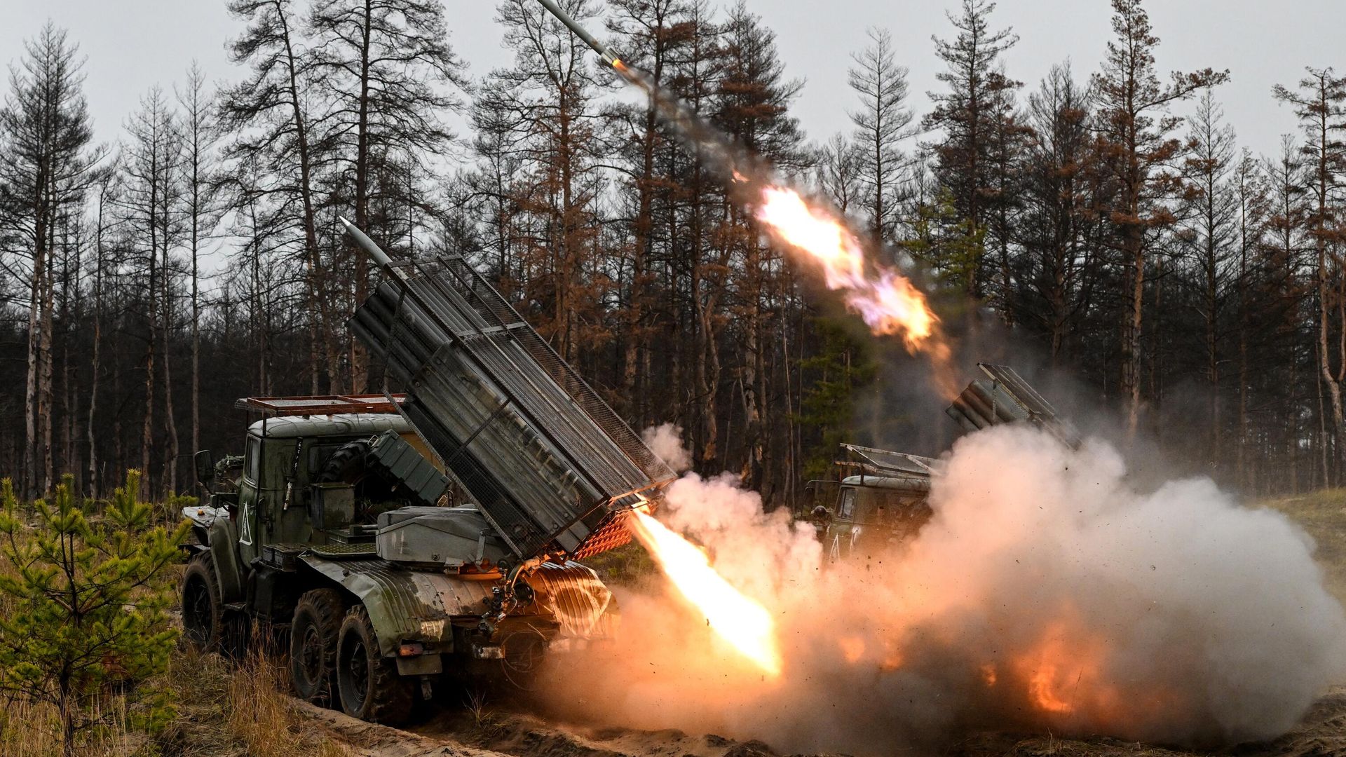 РСЗО БМ-21 Град гвардейского мотострелкового полка ЦВО ведут огонь по позициям ВСУ на Краснолиманском направлении спецоперации РСЗО БМ-21 Град гвардейского мотострелкового полка ЦВО ведут огонь по позициям ВСУ на Краснолиманском направлении спецоперации - РИА Новости, 1920, 01.12.2023