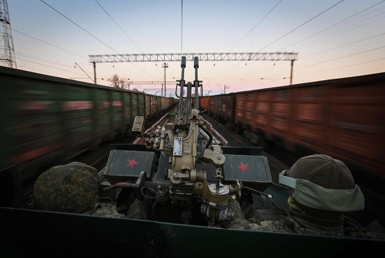 Военнослужащие Центрального военного округа ведут боевую работу на специальном бронепоезде Енисей на Краснолиманском направлении СВО Военнослужащие Центрального военного округа ведут боевую работу на специальном бронепоезде Енисей на Краснолиманском направлении СВО